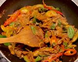 รูปขั้นตอนการทำที่ 3 ของ ผัดเผ็ดเนื้อ