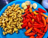 Foto langkah ke 1 dari resep Sambal Geprek Kacang Mede.