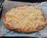 Foto del paso 4 de la receta: Pizza de semillas con pollo y salmón ahumado
