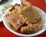 तिळाची चिक्की/तिळगुळ चिक्की (tilgud chikki recipe in marathi) रेसिपी स्टेप 6 फोटो 