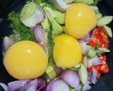 Foto langkah ke 3 dari resep 4 | Telur Dadar Pete.