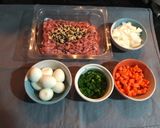 รูปขั้นตอนการทำที่ 1 ของ หมูห่อไข่นกกระทาผัดซอสเทอริยากิ
