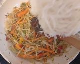 Une image de l'étape 10 de Vermicelles de riz sautés aux légumes et Pilons.