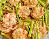 รูปขั้นตอนการทำที่ 2 ของ หน่อไม้ฝรั่งผัดกุ้ง / Stir fried asparagus with shrimps