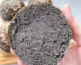 Hình bước làm 6 của món Hamburger nguyên cám tinh than tre