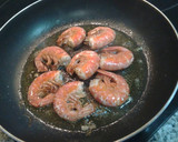 Foto del paso 6 de la receta: Bacalao con ajada, gambas y patas de rejos