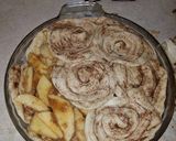 A picture of step 8 of Cinnamon bun apple pie.