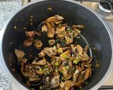 Foto del paso 2 de la receta: Entrecot con salsa de puerros y champiñones
