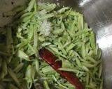 A picture of step 3 of Lau’er Khosha Bhaja (Bottle Gourd Skin Fry) 💁🏻♀️.
