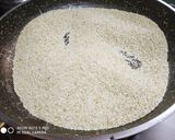 A picture of step 1 of Samak Rice Chikki.