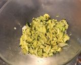Une image de l'étape 1 de Filets de dorade aux trompettes de la mort et courgettes.