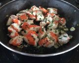 Foto del paso 1 de la receta: Palitos de cangrejo al ajo y perejil (surimi)