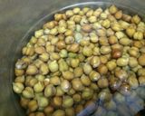 A picture of step 1 of Kadala curry.