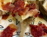Foto del paso 3 de la receta: Alcachofas confitadas con brie y crujiente de jamón ibérico