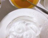Hình bước làm 1 của món Souffle omelette