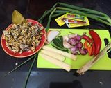 Foto langkah ke 1 dari resep Kerang hijau saus padang.