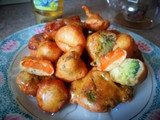Arbolitos de brócoli y zanahoria en gabardina