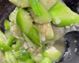 A picture of step 4 of Stir-Fried Loofah (清炒丝瓜).