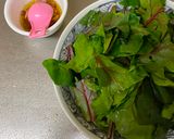 A picture of step 3 of Spinach and Mozzarella Salad.