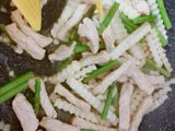 ผัดหมูยอดมะพร้าวใส่หน่อไม้ฝรั่ง (คลีน)