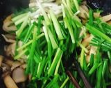 Hình bước làm 4 của món Thịt ức gà xào nấm