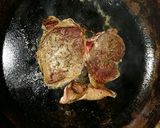 Foto del paso 2 de la receta: Lomo o cuadril en salsa de champiñones con papas rústicas