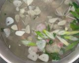 Foto langkah ke 1 dari resep Sup Pokcoy Jamur Tiram.