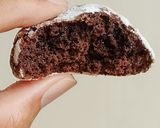 Foto langkah ke 5 dari resep Chocolate Crinkles Cookies.