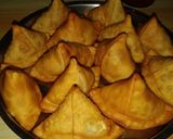 मैदा से बने समोसे (Maida se bane samose recipe in hindi) रेसिपी चरण 4 फोटो