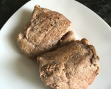 Foto del paso 1 de la receta: Coca de solomillo y cebolla