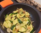 Foto del paso 1 de la receta Pasta con salsa de calabacín