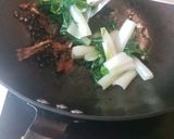 Foto langkah ke 4 dari resep Tumis sawi dengan ikan tauco.