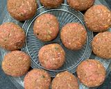 A picture of step 1 of Meatballs in creamy mushroom sauce.