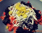 Foto del paso 1 de la receta: Tartar de tomate, crujiente de aceite, flor de aguacate y vinagreta de mostaza
