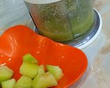 A picture of step 2 of Muskmelon Grapes Popsicles.