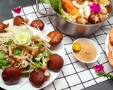 Hình bước làm 2 của món Lẩu Thái hải sản