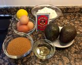 Foto del paso 1 de la receta: Bizcocho de aguacate con glaseado de limón