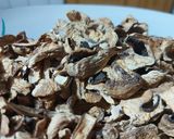 عکس مرحله 1 از دستور قارچ دکمه اسلایس خشک شده