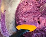 Foto langkah ke 9 dari resep Blackberry Lemon Roll Cake.