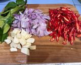 Foto langkah ke 3 dari resep Tumis kulit melinjo cumi pete.