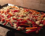 Foto del paso 1 de la receta: Cerdo con verduras en la plancheta