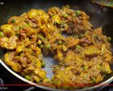 A picture of step 3 of Matar Mushroom.