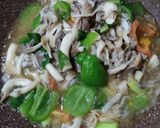 Foto langkah ke 4 dari resep Tumis jamur cabe gendot.