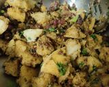 A picture of step 3 of Idli upma.