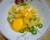 Foto langkah ke 2 dari resep Telur Dadar Kentang.