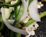 Foto del paso 3 de la receta: Calabacitas con rajas y elote