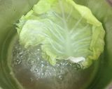 Hình bước làm 2 của món Canh Bắp Cải Sú Cuộn Thịt