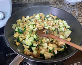 Foto del paso 1 de la receta: Wok de pollo con verduras marroquí