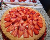 Foto del passaggio 8 della ricetta Crostata di fragole con crema pasticcera senza burro e senza panna con gelatina naturale