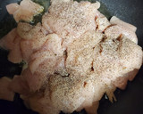 Foto del paso 2 de la receta: Pasta penne con pollo, brócoli y salsa Alfredo